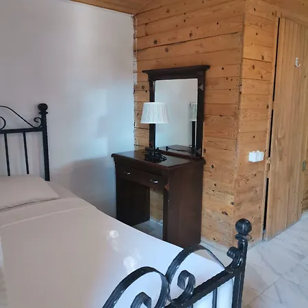 Ξενοδοχείο Pitos 3*
